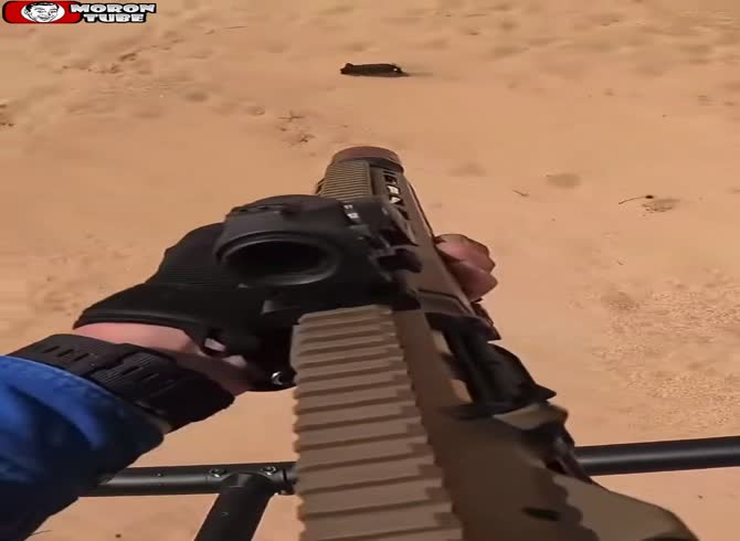 Video :On the Internet, a hunter who kills 12 out of 13 wild pigs gains popularity
